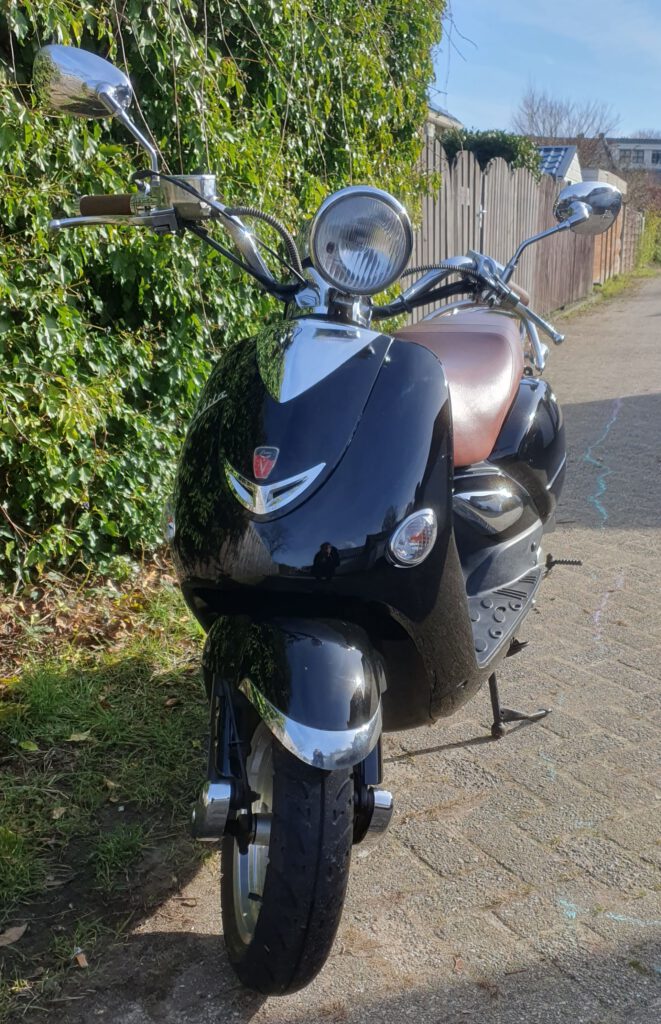 reparatie verkoop en inkoop scooters bromfietsen snorscooters in Berkel en Rodenrijs