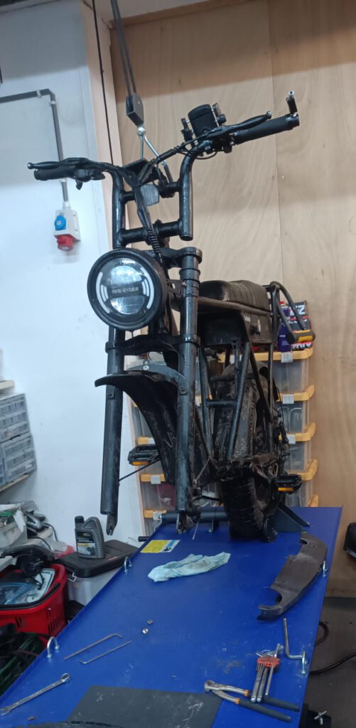 reparatie voorband fatbike ouxi, Bromfix Berkel en Rodenrijs