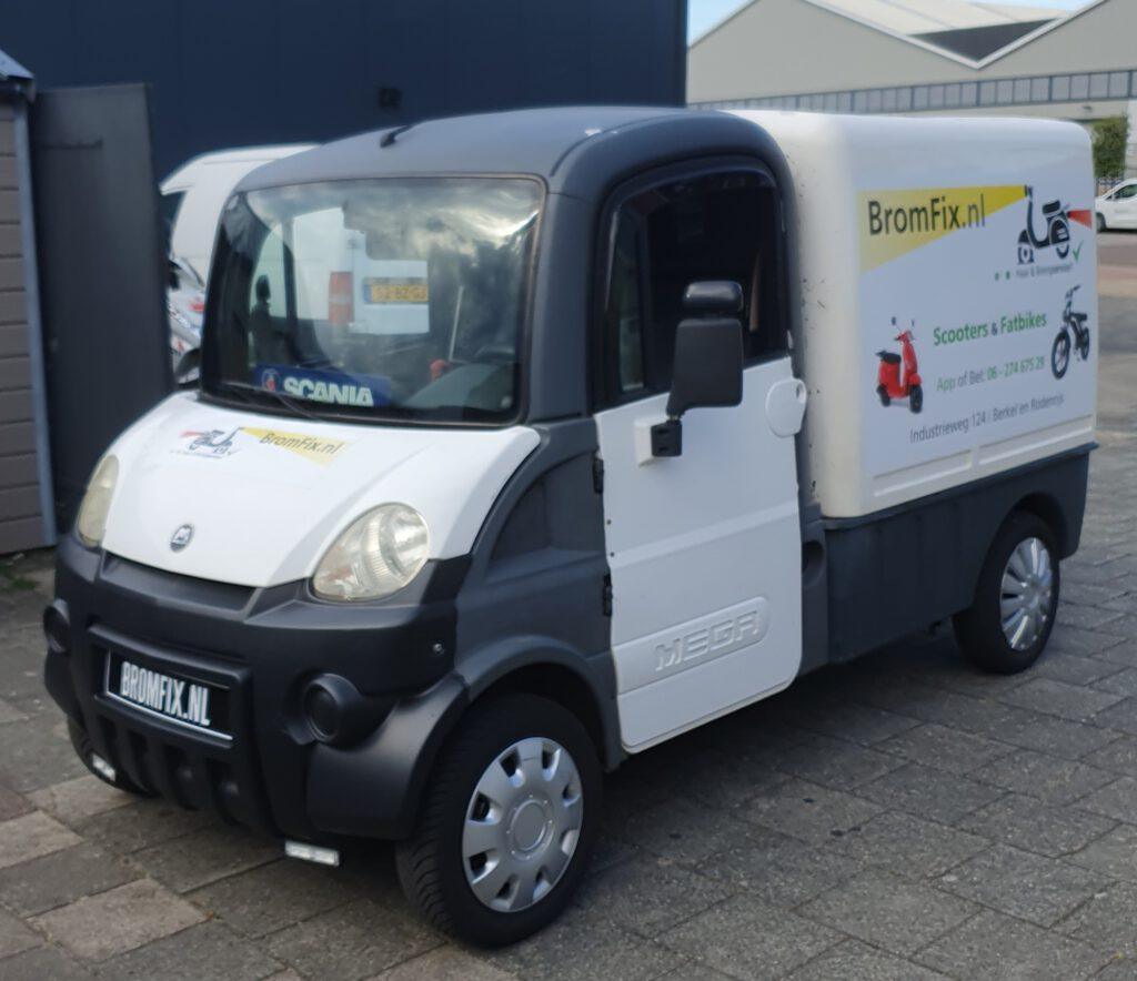 BromFix company van used for professional scooter and fat bike pick-up and roadside assistance service in the Delft and Rotterdam area.