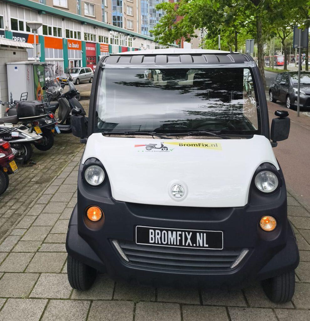 Ophalen La Souris City scooter bij winkel La Souris, Loosduinseweg in Den Haag voor reparatie en onderhoud door Bromfix ophaalservice.